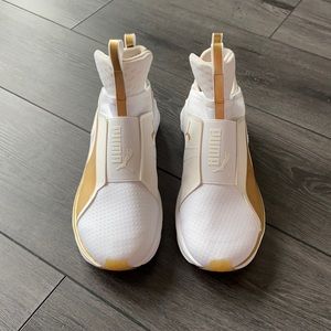 White puma shoes